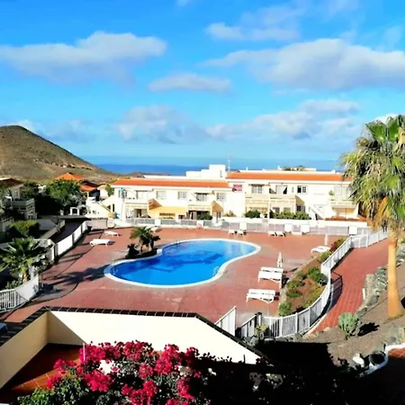 With Sea View In - 55 M² Appartement